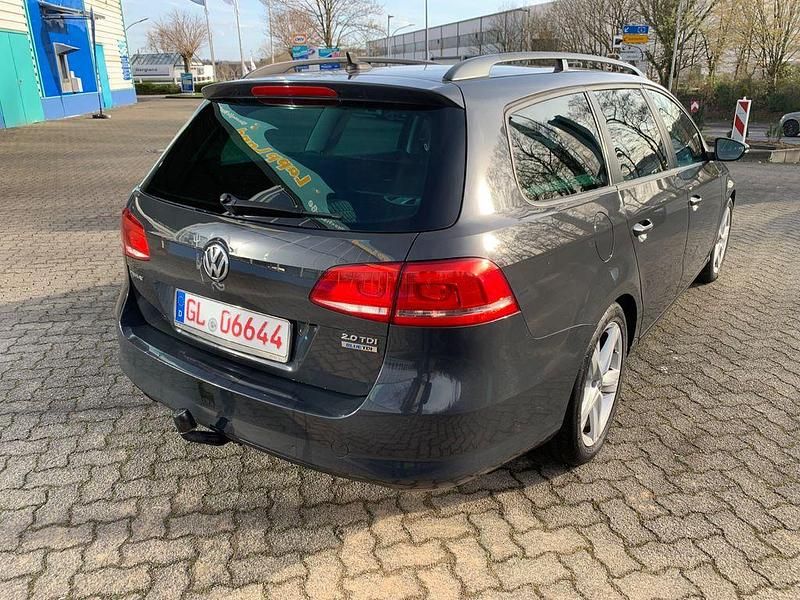 Gebraucht VW Passat 140 PS (102 kW) 2012 Grau Kombi