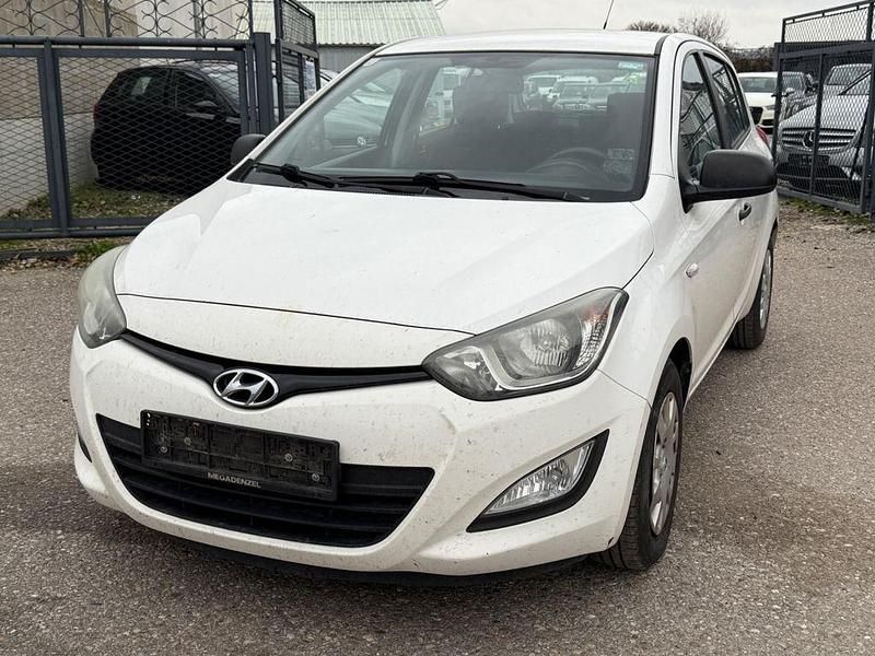 Weiß Gebraucht 2013 Hyundai i20 Life Limousine | 3.299 € (Fairer Preis) - Bild 1/4