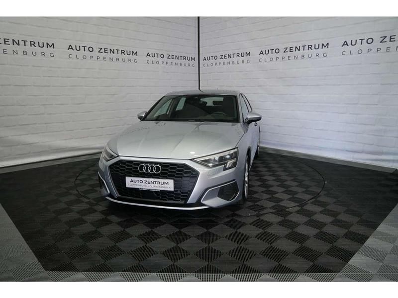 Florettsilber metallic Gebraucht 2021 Audi A3 Sportback Limousine | 18.850 € (Etwas zu teuer) - Bild 1/4
