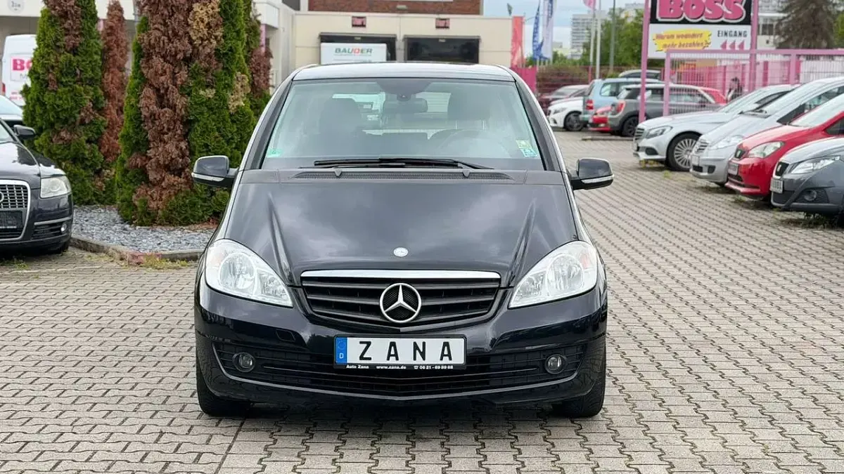 Gebraucht Mercedes A160 95 PS (69 kW) 2010 Kosmosschwarz  metalliclack Kleinwagen