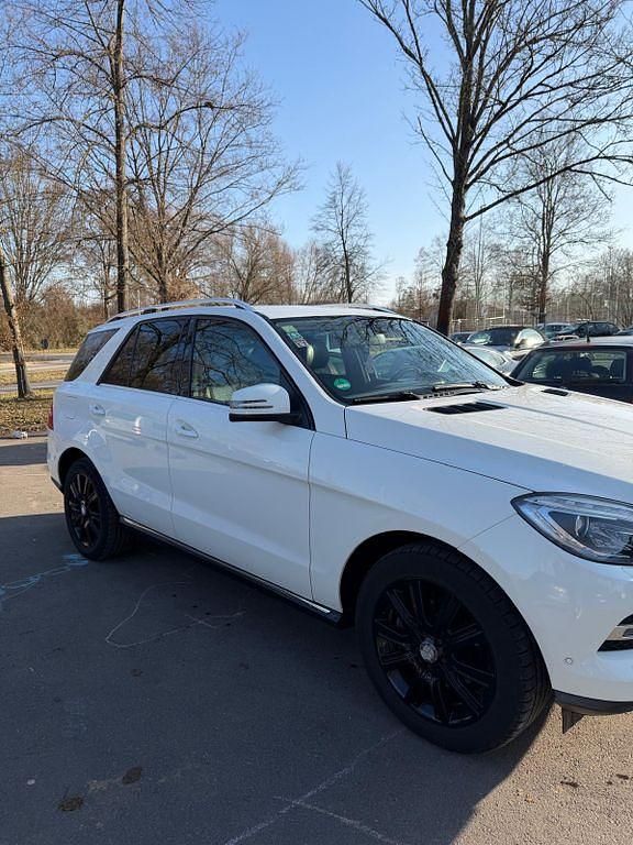 Gebraucht Mercedes ML250 204 PS (150 kW) 2013 Weiß SUV