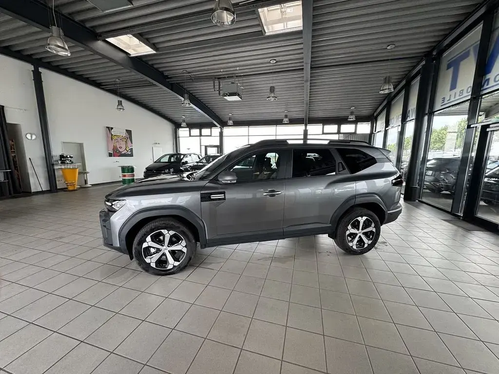 Neu Dacia Bigster Journey 140 PS (102 kW) 2025 Dolomit grau metallic SUV