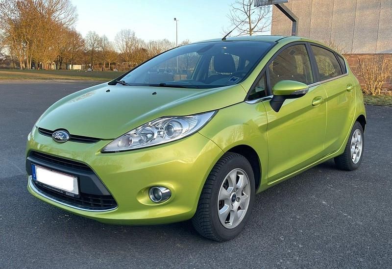 Gebraucht Ford Fiesta Titanium 82 PS (60 kW) 2010 Grün Kleinwagen