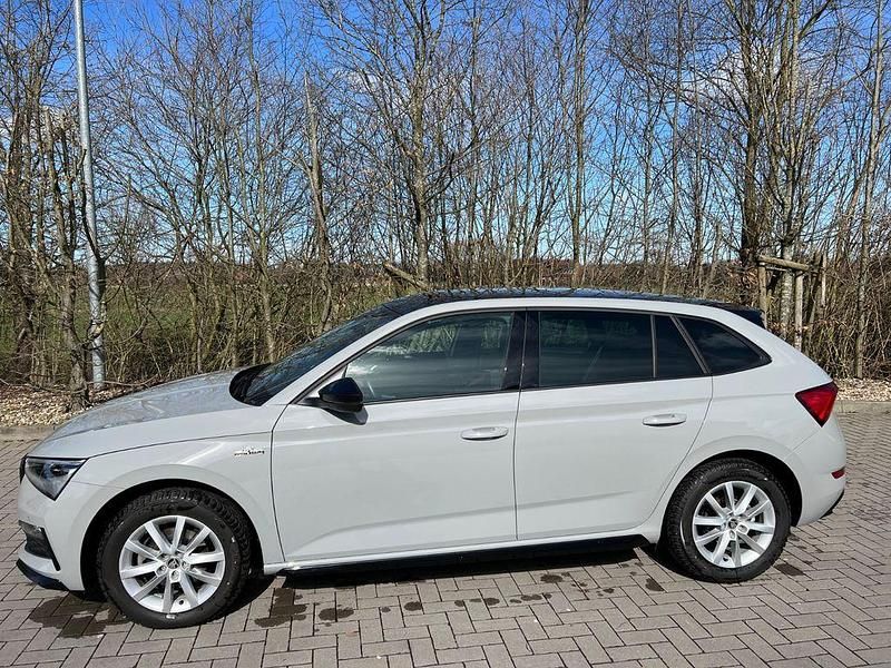 Grau Gebraucht 2021 Skoda Scala Monte Carlo Kleinwagen | 17.500 € (Fairer Preis) - Bild 1/4
