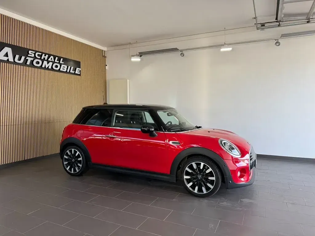 Gebraucht Mini Cooper 136 PS (100 kW) 2019 Chili (solar) red Kleinwagen