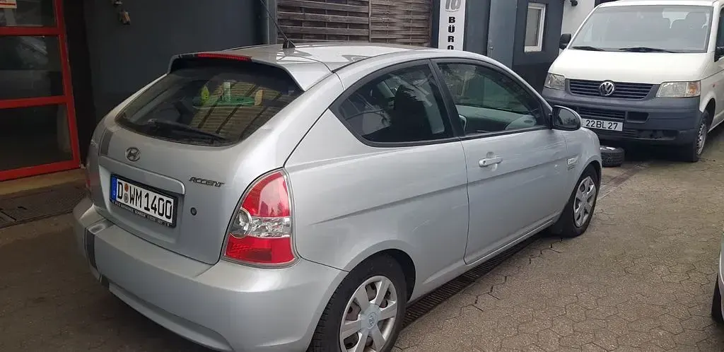 Gebraucht Hyundai Accent 97 PS (71 kW) 2007 Silber Limousine