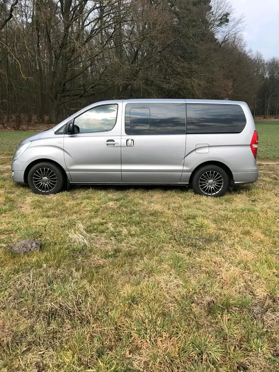 Gebraucht Hyundai H-1 Premium 170 PS (125 kW) 2015 Silber Van / Kleinbus