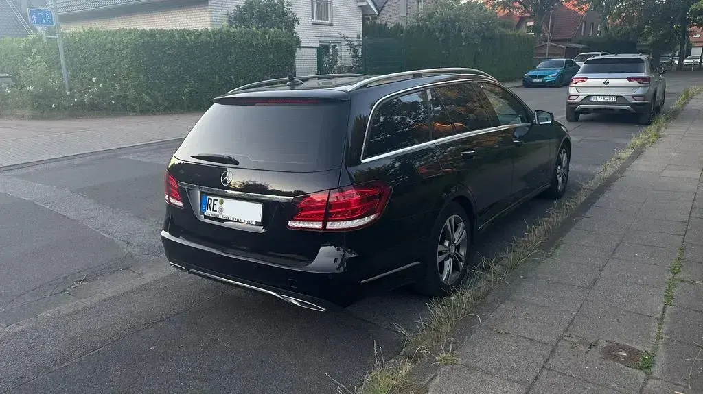 Gebraucht Mercedes E250 Avantgarde 204 PS (150 kW) 2016 Schwarz Limousine