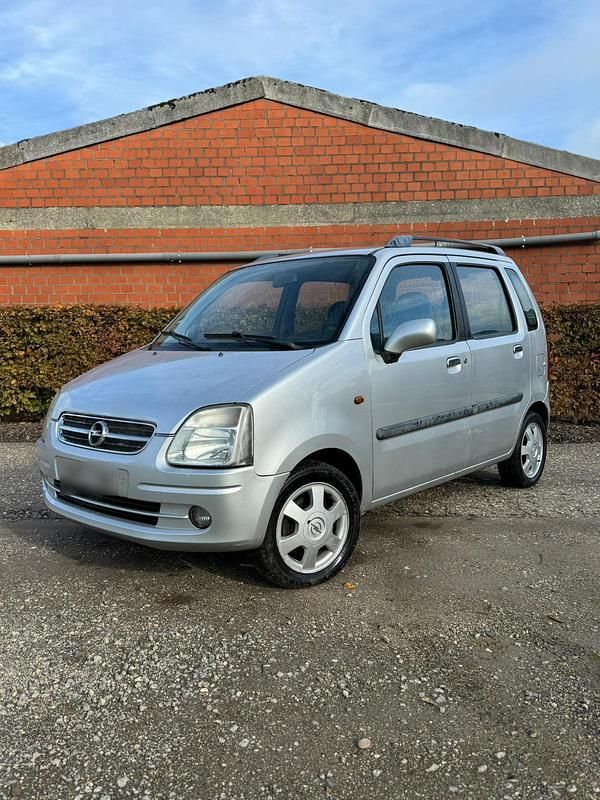 Usata Opel Agila 80 CV (58 kW) 2004 Argento Monovolume