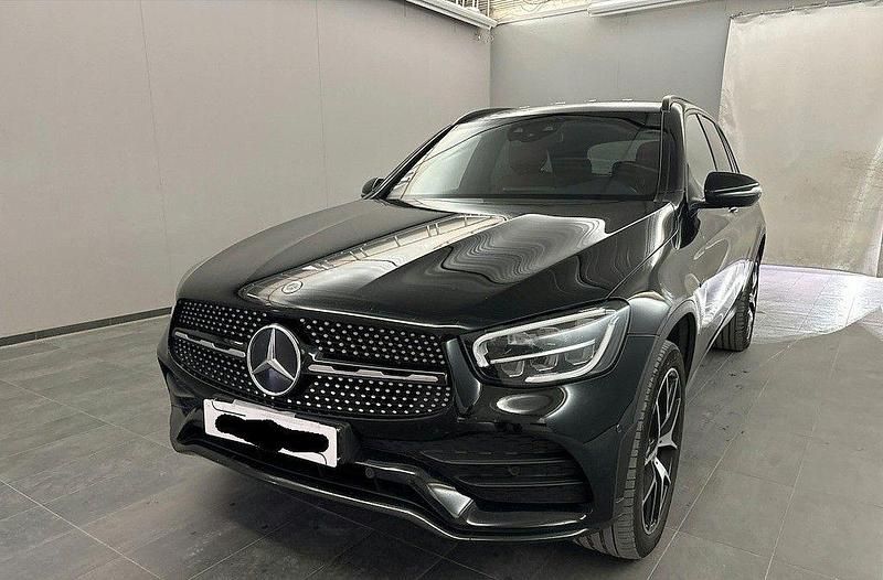 Schwarz Gebraucht 2020 Mercedes GLC300e Sport SUV | 30.900 € (Etwas zu teuer) - Bild 1/4
