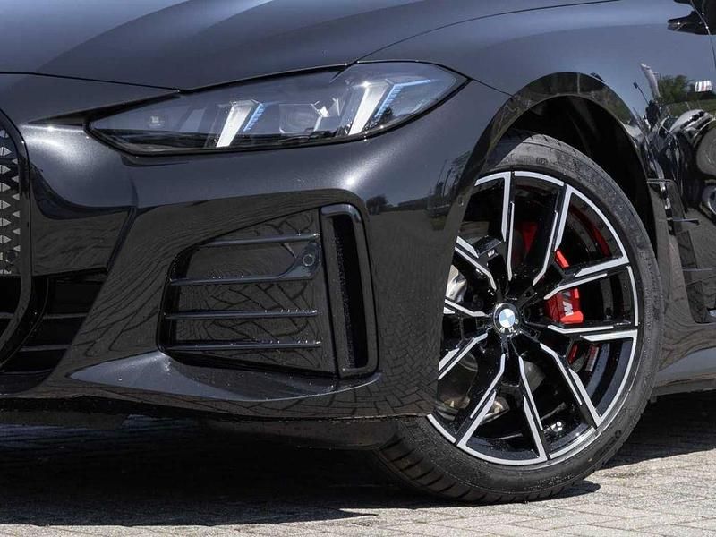 Neu BMW i4 M Sport 250 kW (340 PS) 2025 Black sapphire metallic Limousine