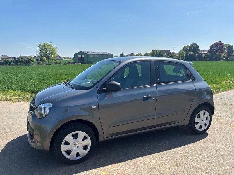 Schwarz Gebraucht 2017 Renault Twingo Life Kleinwagen | 5.800 € (Guter Preis) - Bild 1/4