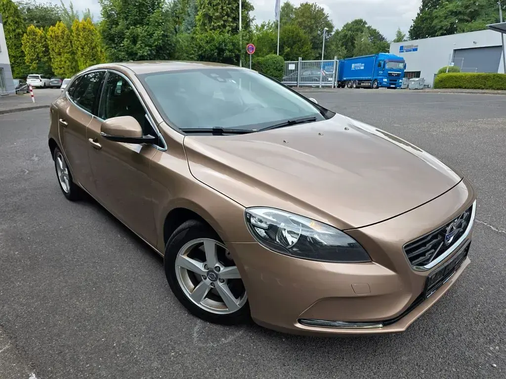 Gebraucht Volvo V40 Summum 190 PS (139 kW) 2014 Braun Limousine
