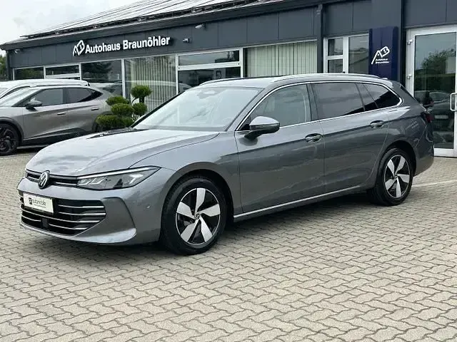 Gebraucht VW Passat Business 150 PS (110 kW) 2024 Platinum grey Kombi