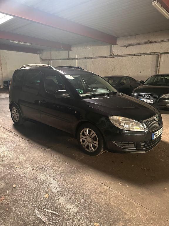 Schwarz Gebraucht 2010 Skoda Roomster Active Van / Kleinbus | 3.900 € (Fairer Preis) - Bild 1/4