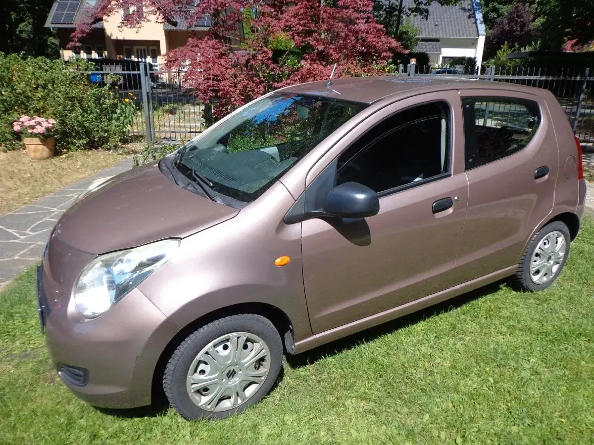 Gebraucht Suzuki Alto Club 68 PS (50 kW) 2011 Braun Kleinwagen