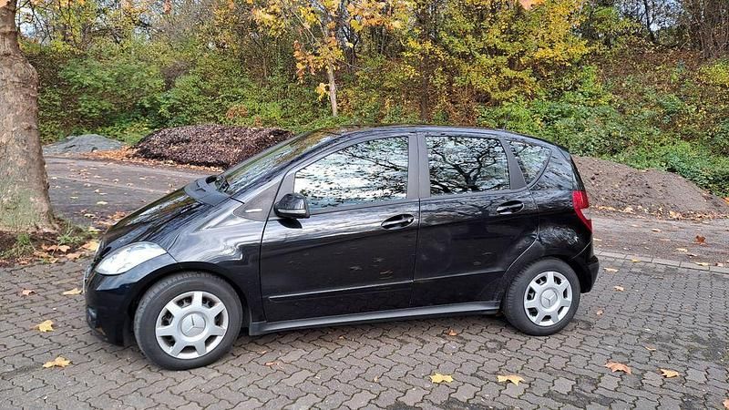 Schwarz Gebraucht 2011 Mercedes A160 Van / Kleinbus | 1.800 € (Fairer Preis) - Bild 1/4