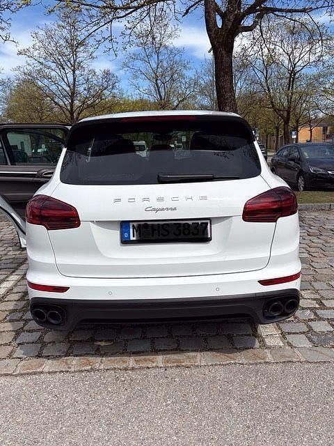 Second-hand Porsche Cayenne 299 CP (219 kW) 2015 Alb SUV