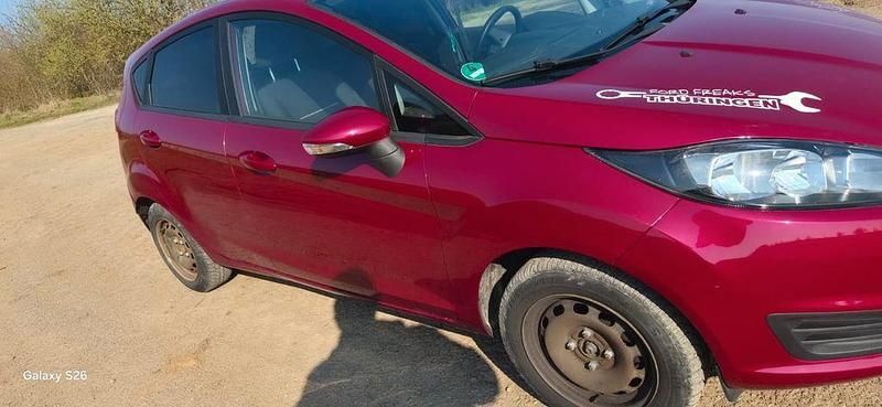Gebraucht Ford Fiesta SYNC Edition 82 PS (60 kW) 2015 Rot Limousine
