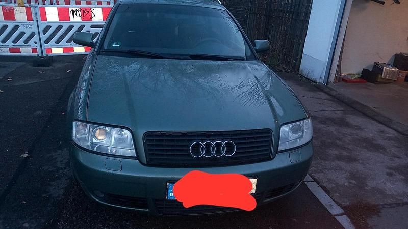 Grün Gebraucht 2001 Audi A6 Kombi | 4.000 € - Bild 1/4