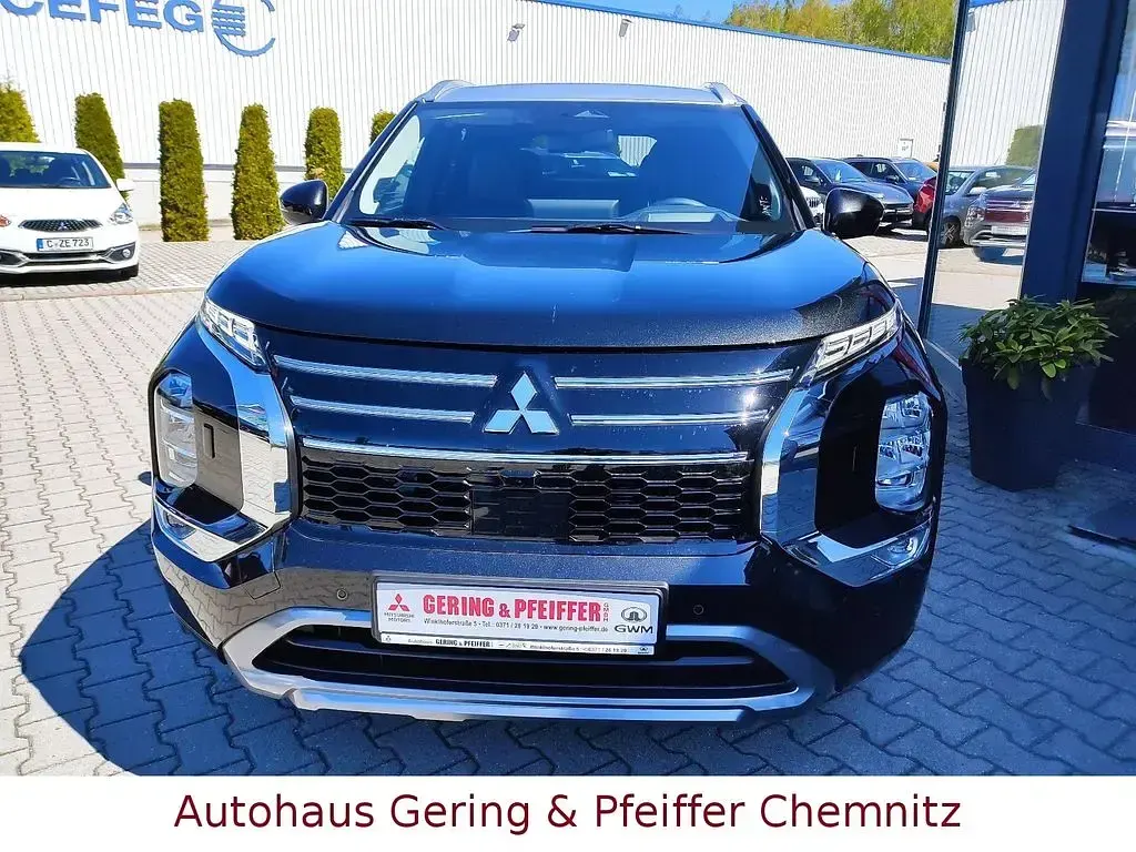 Neu Mitsubishi Outlander P-HEV Top 306 PS (225 kW) 2026 Schwarz SUV