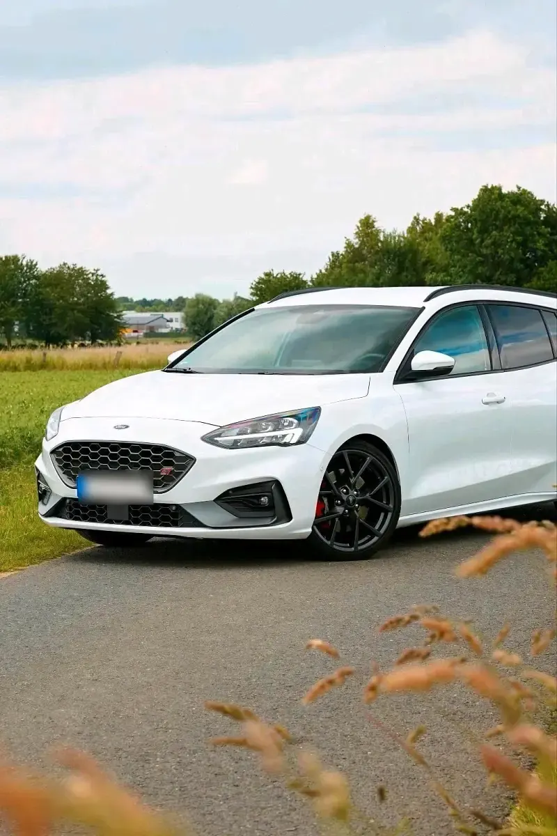 Gebraucht Ford Focus ST 190 PS (139 kW) 2022 Weiß Kombi