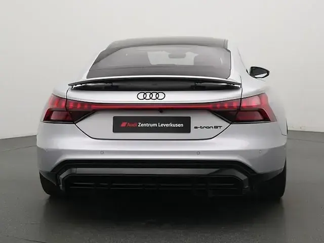 Gebraucht Audi e-tron GT quattro Ambiente 439 kW (598 PS) 2023 Florettsilber metallic Limousine