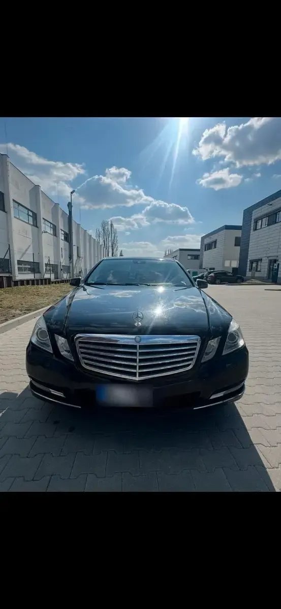Second-hand Mercedes E220 170 CP (125 kW) 2011 Negru Berlinǎ