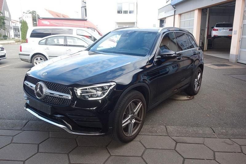 Schwarz Gebraucht 2021 Mercedes GLC220 AMG line SUV | 34.900 € (Guter Preis) - Bild 1/4