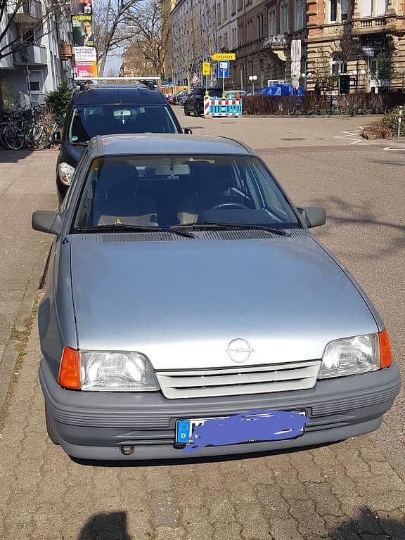 Gebraucht Opel Kadett 75 PS (55 kW) 1988 Silber Kleinwagen