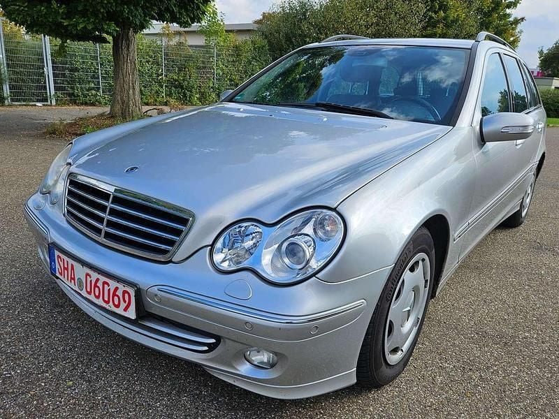 Brillantsilber metalliclack Gebraucht 2004 Mercedes C220 Avantgarde Kombi | 1.299 € (Fairer Preis) - Bild 1/4