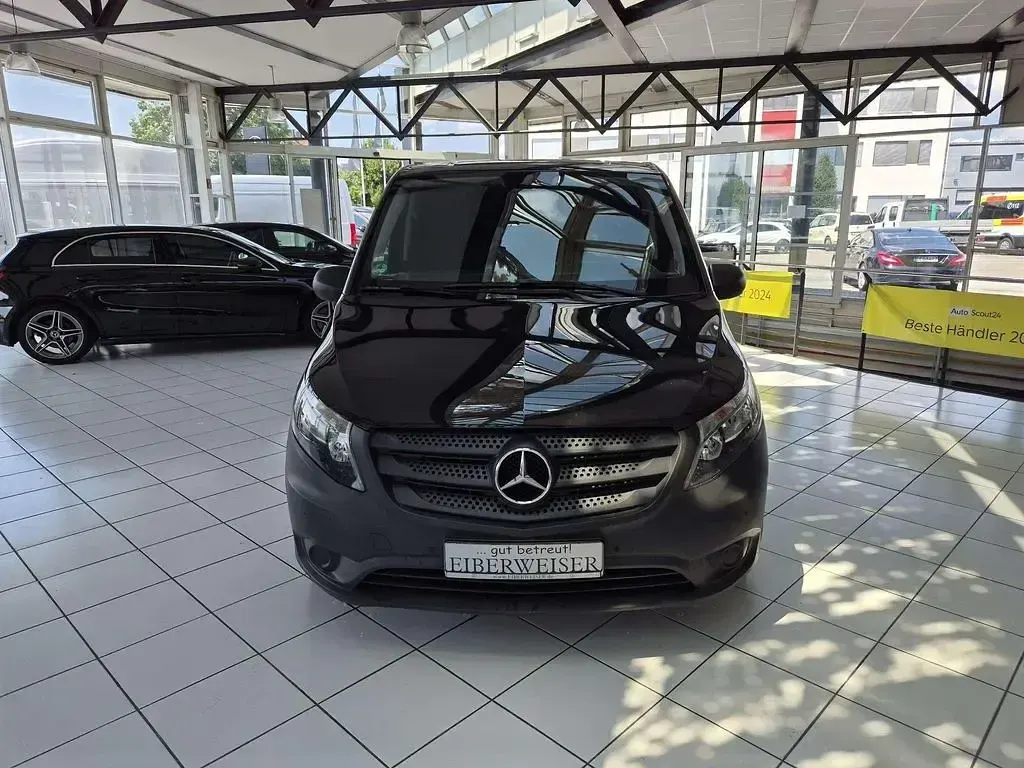 Gebraucht Mercedes Vito 163 PS (119 kW) 2021 Obsidianschwarz metallic Van