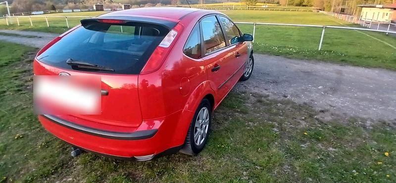 Brugt Ford Focus 80 HK (58 kW) 2005 Rød Sedan
