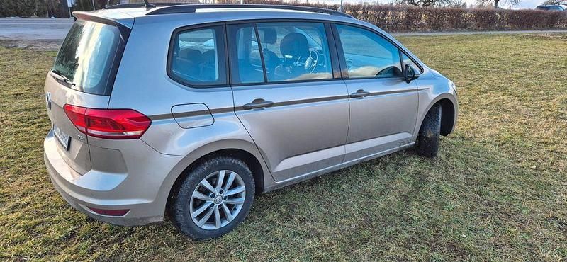 Gebraucht VW Touran Highline 140 PS (102 kW) 2016 Gold Van / Kleinbus