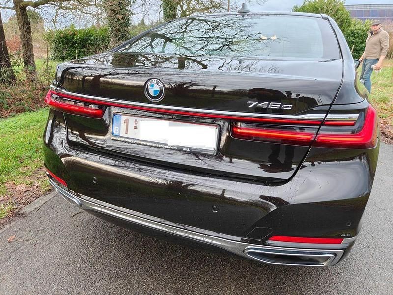 Gebraucht BMW 745e 394 PS (289 kW) 2019 Braun Limousine