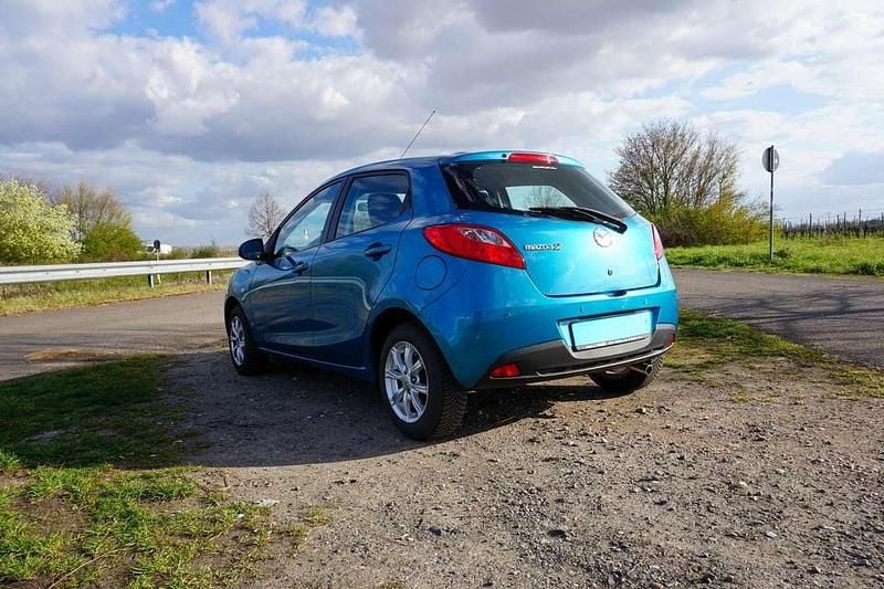 Gebraucht Mazda 2 Active 75 PS (55 kW) 2010 Blau Kleinwagen