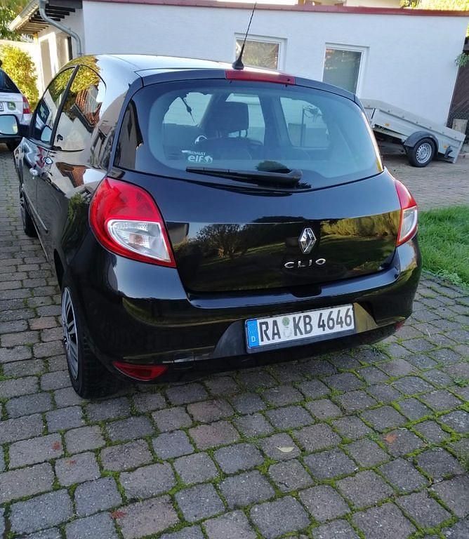 Gebraucht Renault Clio II Dynamique 75 PS (55 kW) 2010 Schwarz Limousine