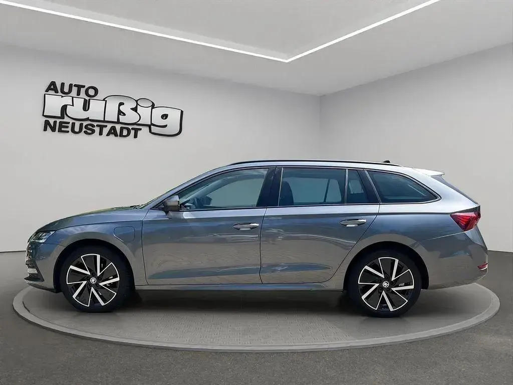 Gebraucht Skoda Octavia Clever 150 PS (110 kW) 2022 Grau Kombi