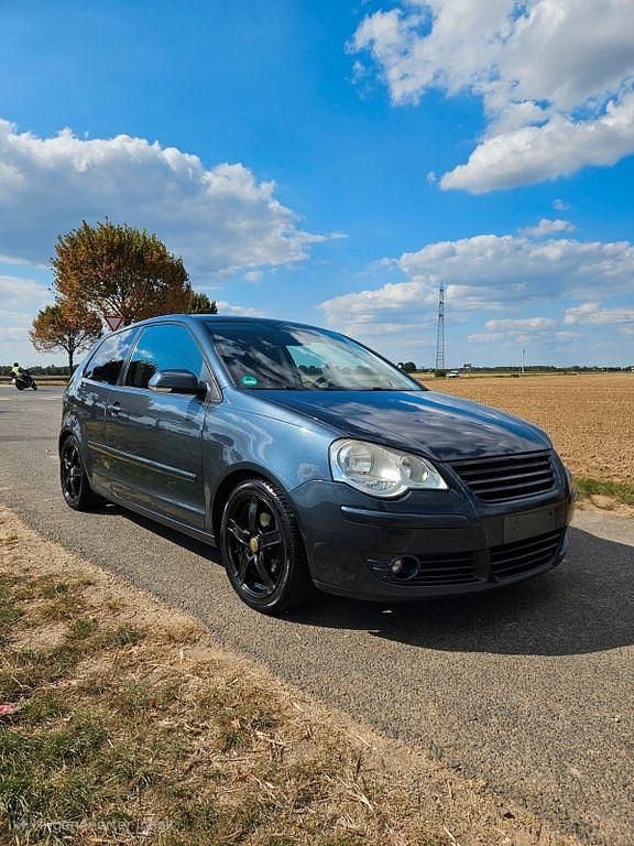 Grau Gebraucht 2005 VW Polo Comfortline Limousine | 1.999 € (Fairer Preis) - Bild 1/4