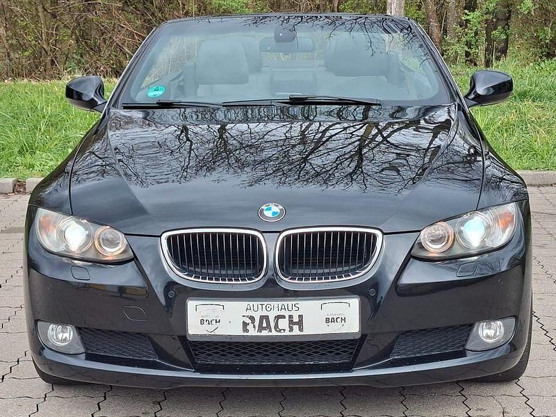 Gebraucht BMW 320 Cabriolet 170 PS (125 kW) 2010 Schwarz Cabrio