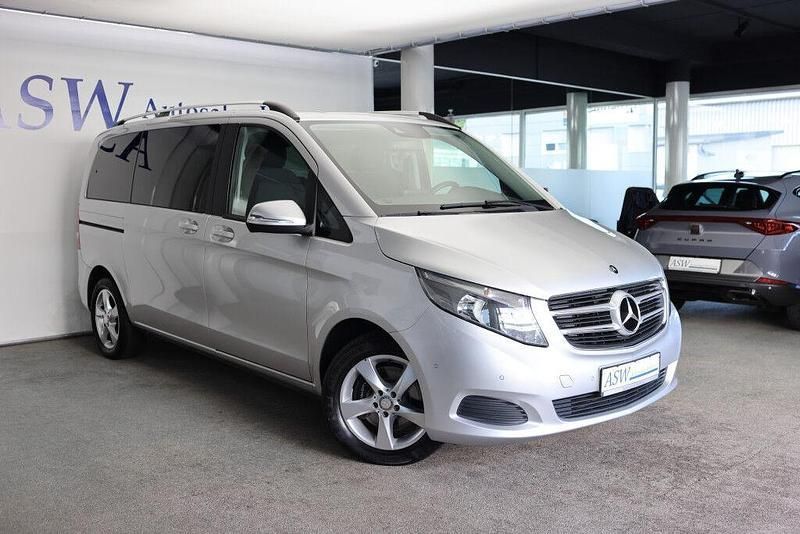 Brillantsilber Gebraucht 2015 Mercedes V250 Edition Van / Kleinbus | 30.980 € (Superpreis) - Bild 1/4