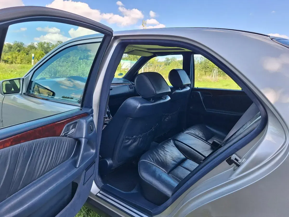 Gebraucht Mercedes E240 Elegance 170 PS (125 kW) 1998 Silber Limousine