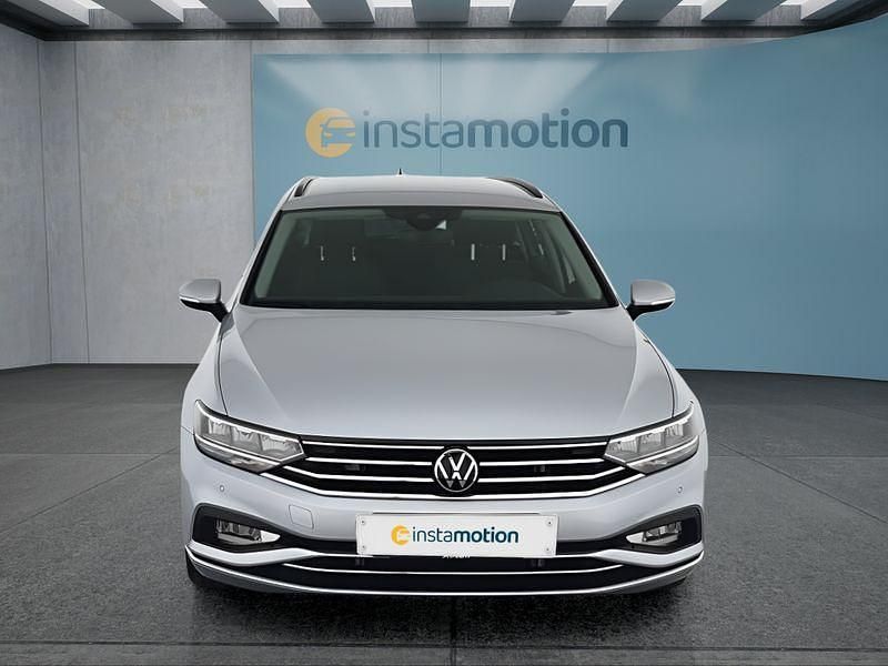 Gebraucht VW Passat 150 PS (110 kW) 2023 Silber Kombi