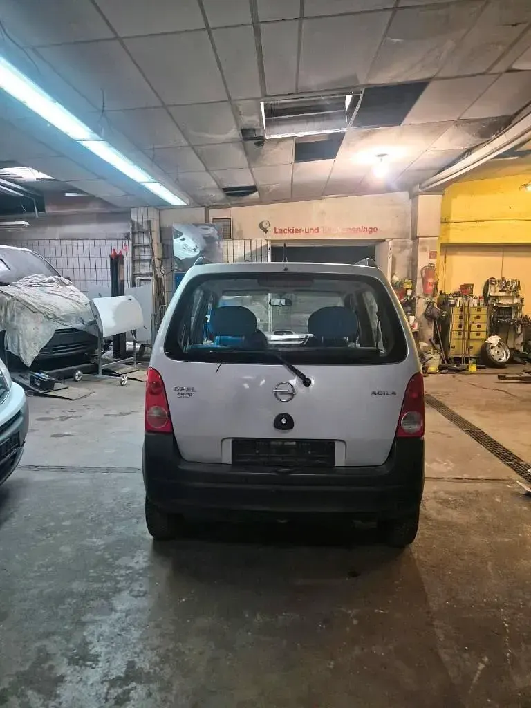 Używany Opel Agila 57 KM (41 kW) 2002 Srebrny Minivan