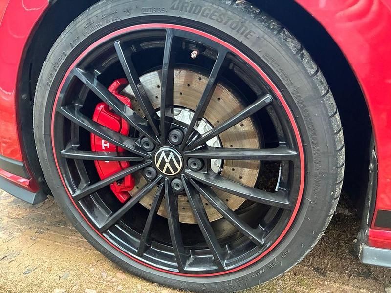 Gebraucht VW Golf VIII GTI Clubsport 300 PS (220 kW) 2024 Rot Limousine