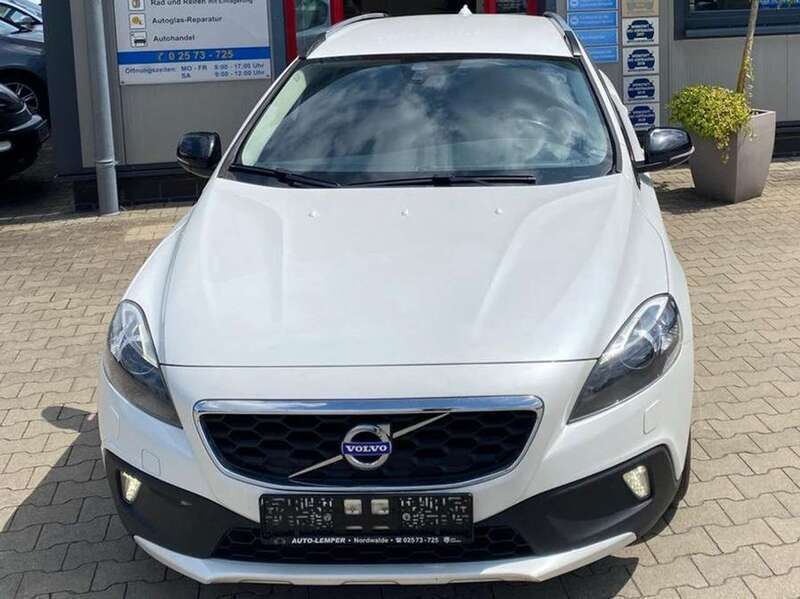 Crystal white Gebraucht 2015 Volvo V40 CC You! Kombi | 12.599 € (Fairer Preis) - Bild 1/4