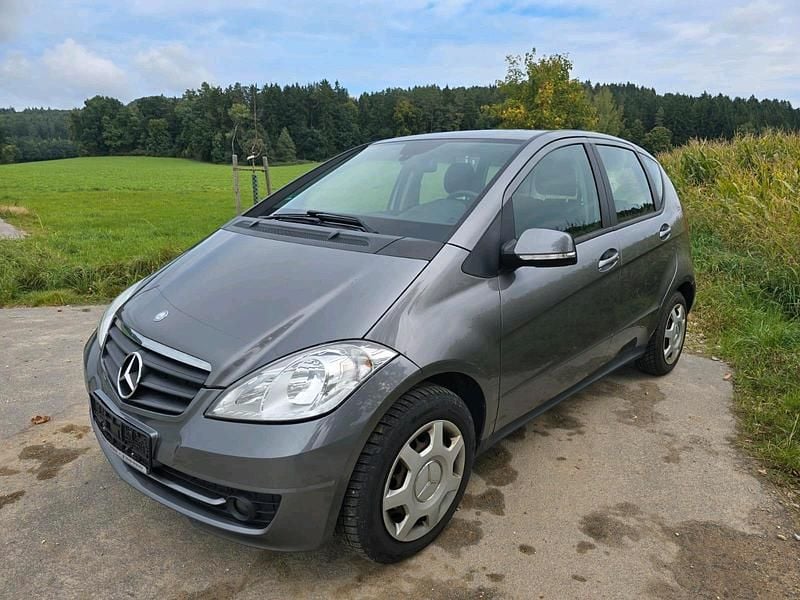 Gebraucht Mercedes A180 109 PS (80 kW) 2011 Grau Kleinwagen