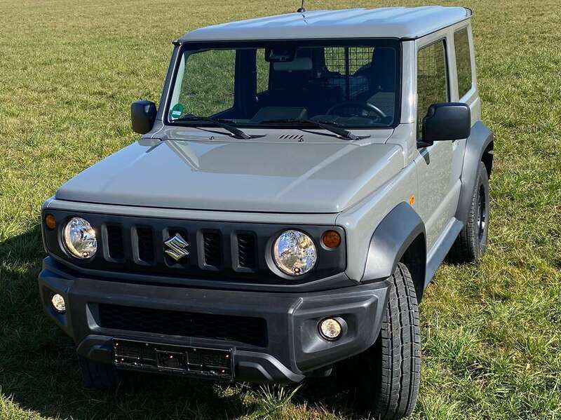 Grau Gebraucht 2021 Suzuki Jimny Comfort SUV | 26.700 € (Guter Preis) - Bild 1/4