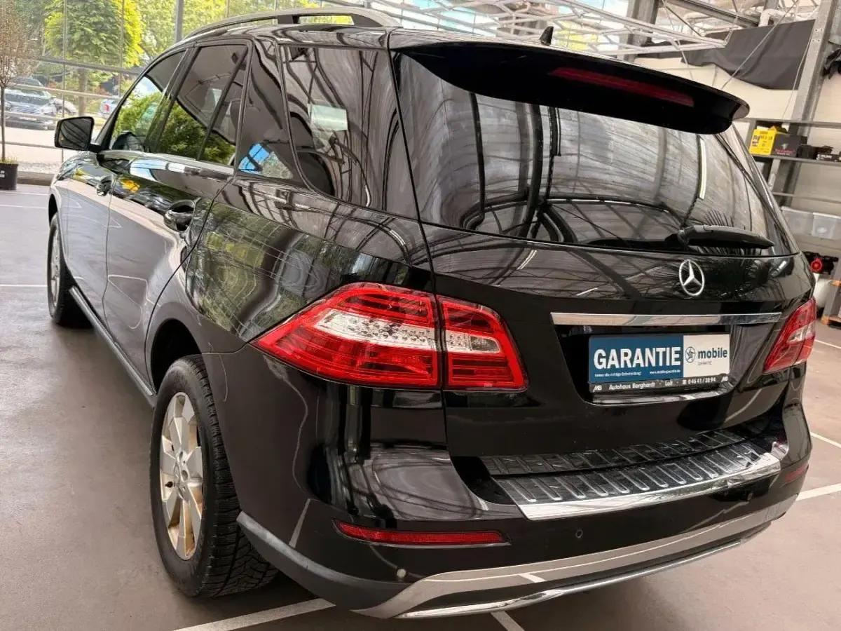 Gebraucht Mercedes ML350 258 PS (189 kW) 2011 Schwarz SUV