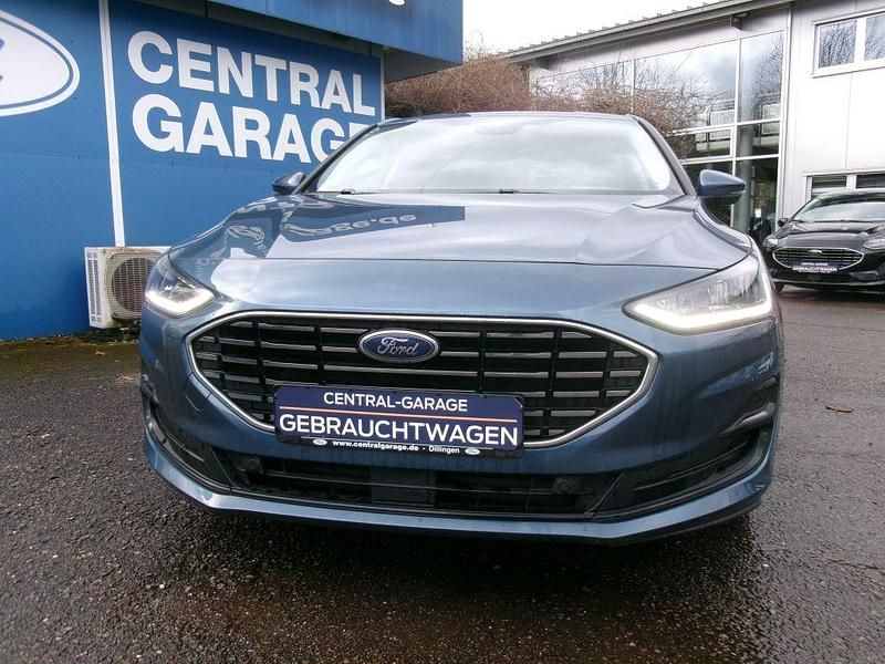 Używany Ford Focus Titanium 125 KM (91 kW) 2024 Niebieski Sedan/Limuzyna